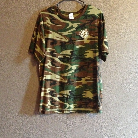🌟REDUCED🌟Sam's orig restaurant & BBQ camo tee