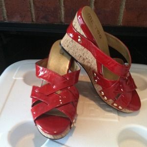 Beautiful bright red heel shoes. Size 71/2