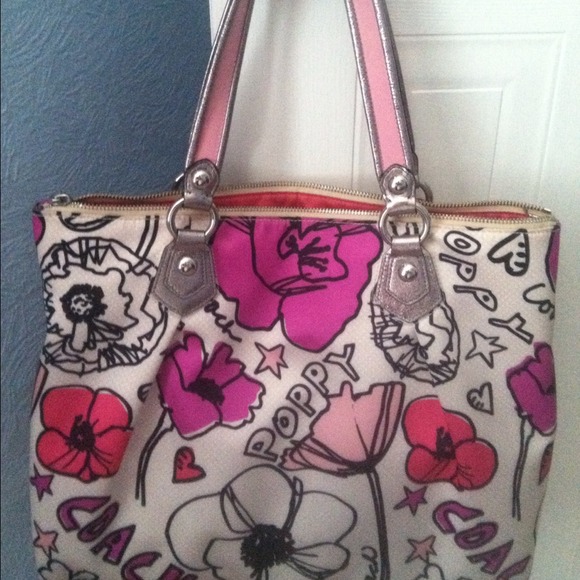 $100 - Picture 3 of 3