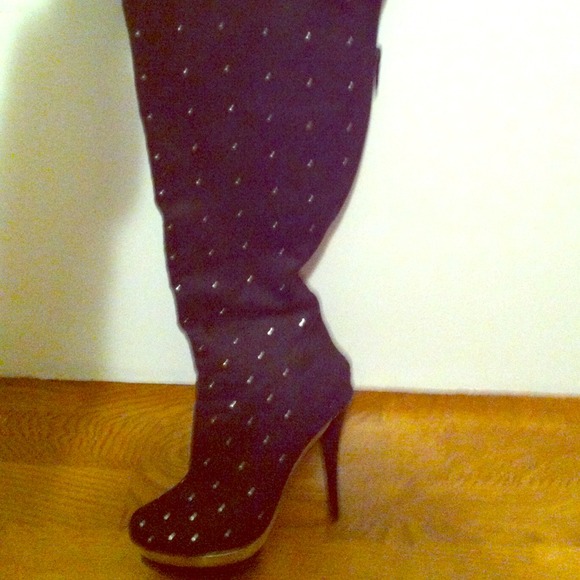 Thigh high bootz!!