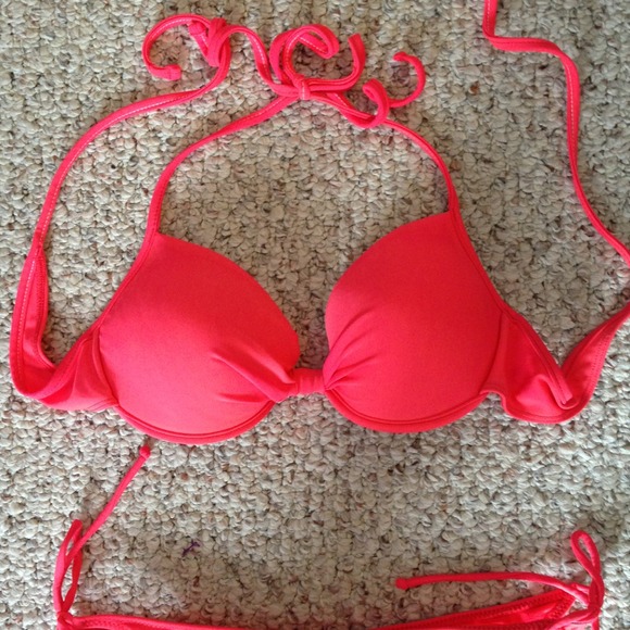 ✨SOLD✨String bikini - Picture 2 of 3