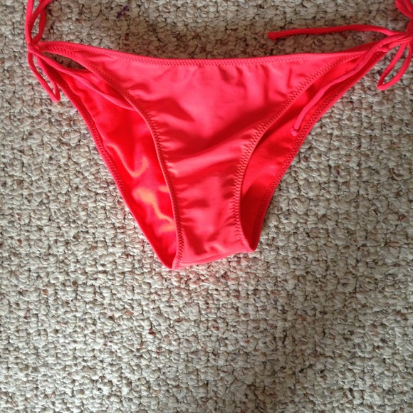 ✨SOLD✨String bikini - Picture 3 of 3