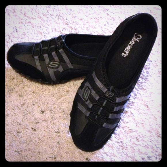 *Reduced* New Black sketchers - size 7