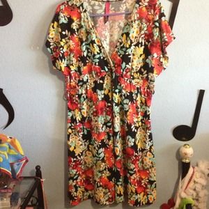 ✨Reduced✨Cute spring floral dress