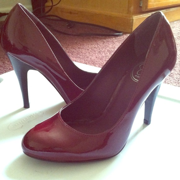 Glamorous Burgundy Patent Jessica Simpson pumps!
