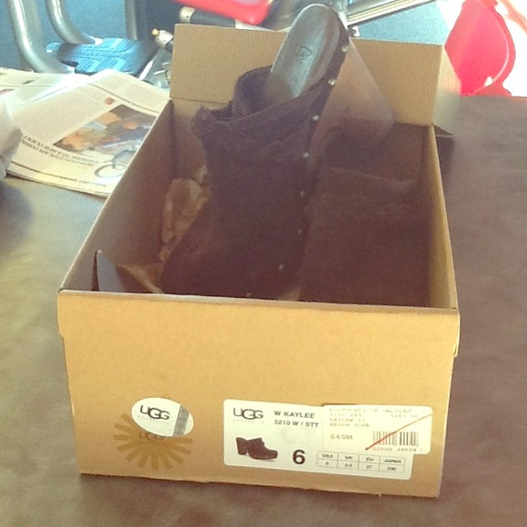 New ugg heels💢💢reserved💢💢
