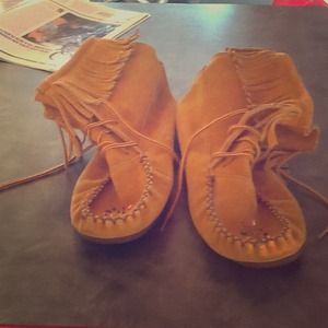 Adorable Indian shoes size 10 fit like 9