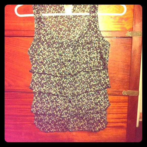 Cute flow lace top with buttons