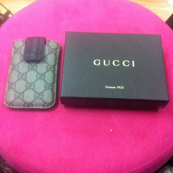 SOLD!!! 100% AUTHENTIC Gucci phone/itouch case