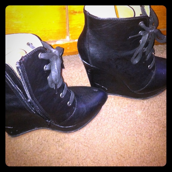 Black wedge boots