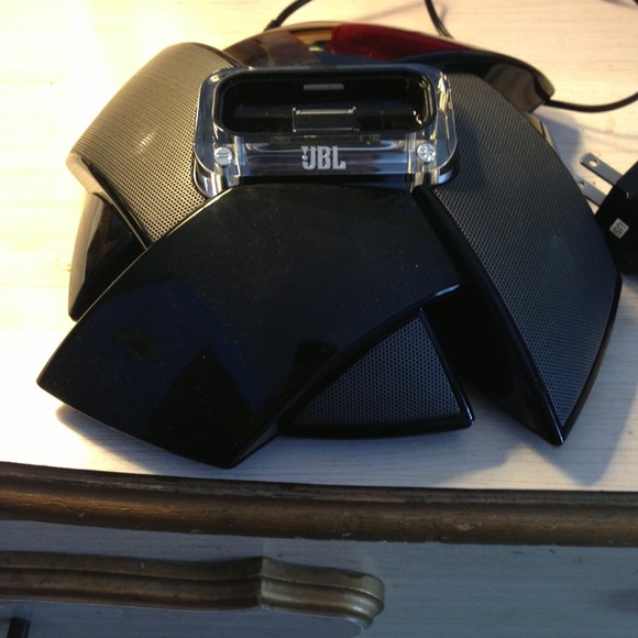 iPhone/iPod dock - Picture 2 of 3