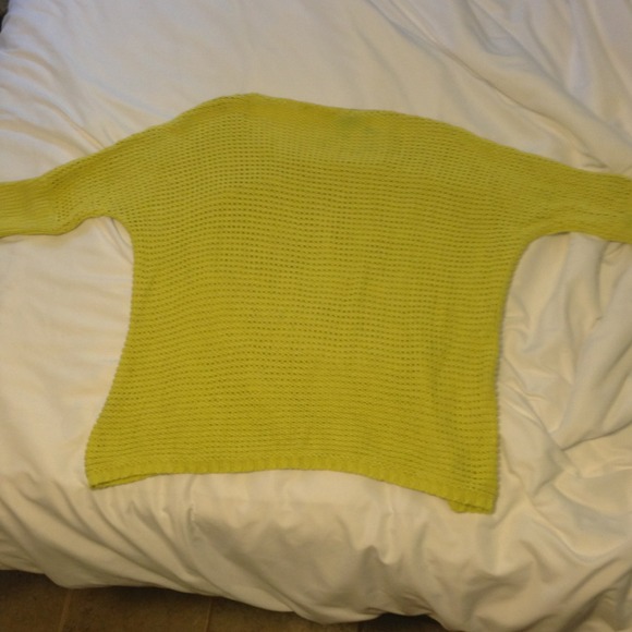 Green sweater - Picture 2 of 2