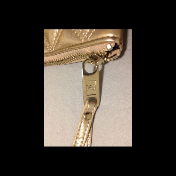 SOLD----New Marc by Marc Jacobs Clutch - Picture 2 of 3