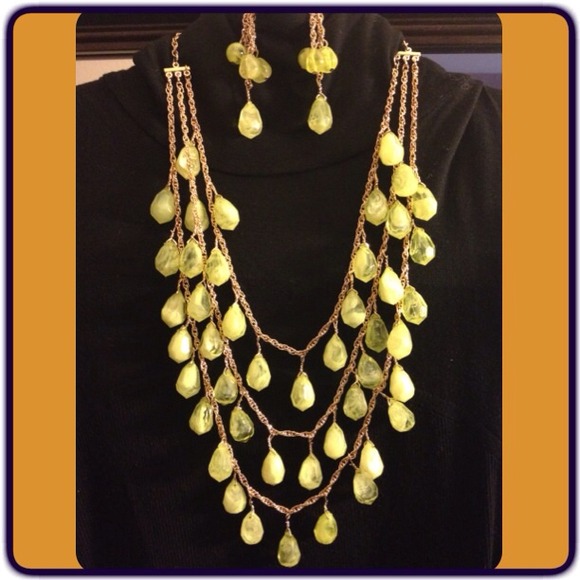 😍Fashion Necklace/Earrings set😍