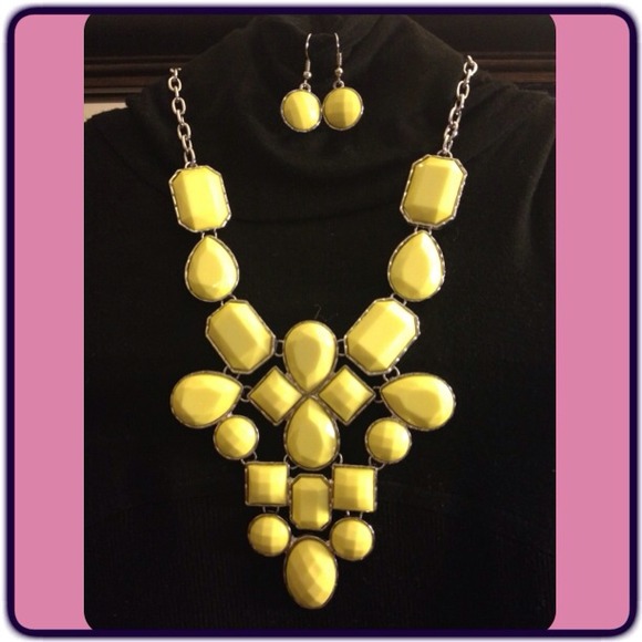 ❌SOLD❌ @sher_sher Statement Necklace/Earrings Set