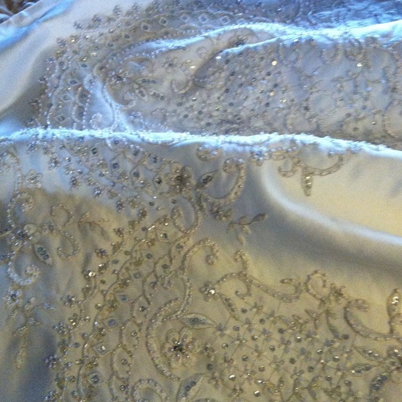 Wedding dress 👰❤ - Picture 3 of 8