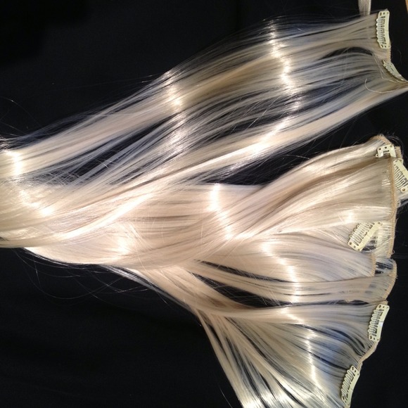***SOLD** 21 Inch Blonde Clip in Extensions