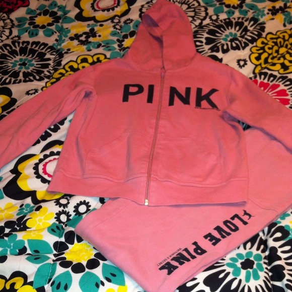 ON HOLD✋for @wendydelatorre VS PINK sweat suit