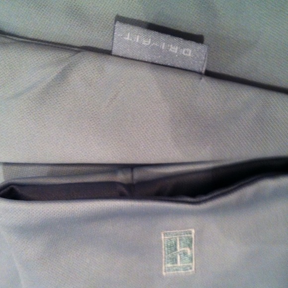 *REDUCED* Nike DriFit Workout Top - Picture 2 of 4