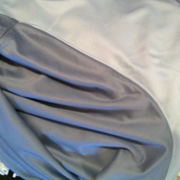 *REDUCED* Nike DriFit Workout Top - Picture 3 of 4