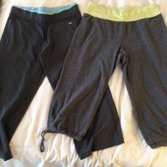 **SOLD in BUNDLE** Athletic capris, size small!