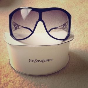 ⛔Hold for @7777tu ⛔Yves Saint Laurent Sunglasses