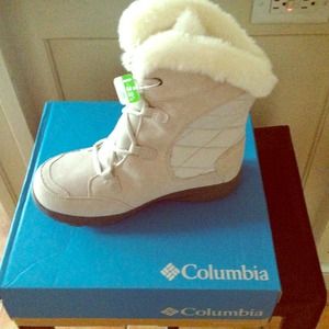 Brand new snow boots