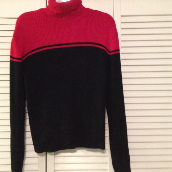 SOLD🌹RED &BLACK SWEATER🌹