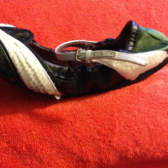 Sold! Authentic*Miu Miu fun green,black flats - Picture 4 of 4