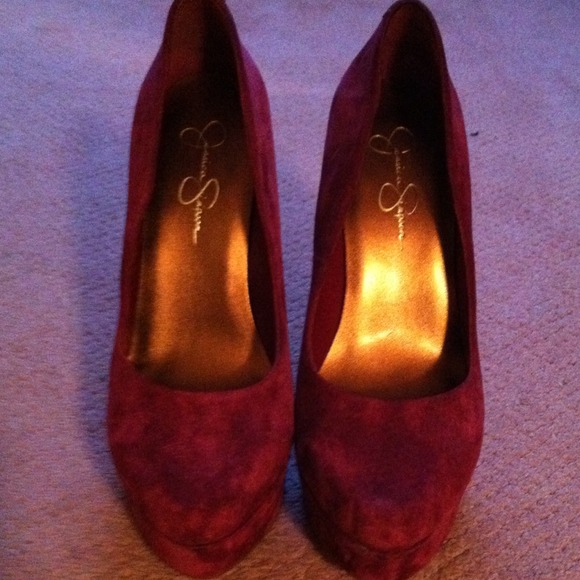 Jessica Simpson plum/wine platform pump