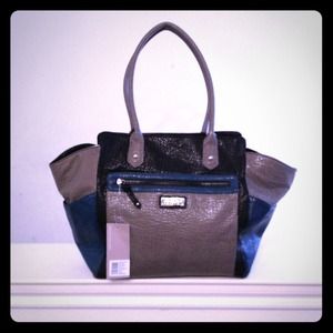 Kenneth Cole Handbags - Kenneth Cole Handbag Kenneth Cole Handbags - Kenneth Cole Handbag
