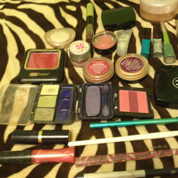 Makeup bundle - Picture 2 of 4