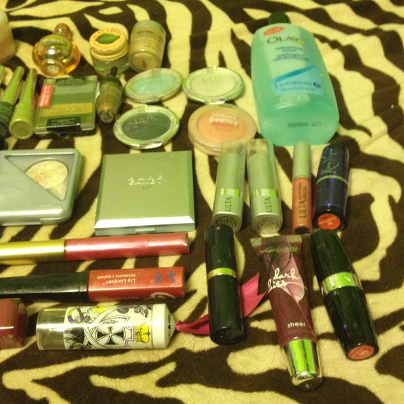 Makeup bundle - Picture 4 of 4