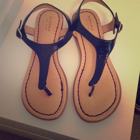 Black sandals !