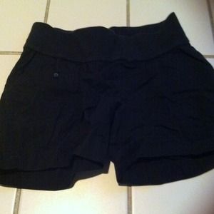 TRADED Black maternity shorts