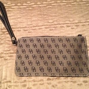 💝SOLD💝 Dooney & Bourke wristlet