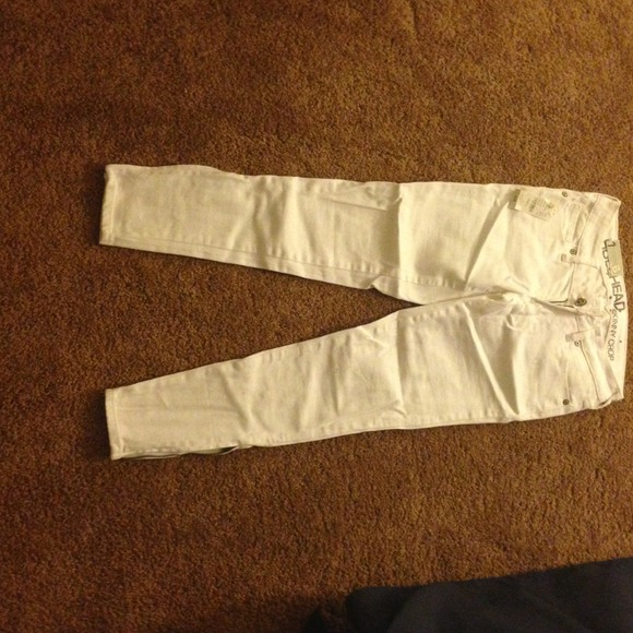 White skinny jeans