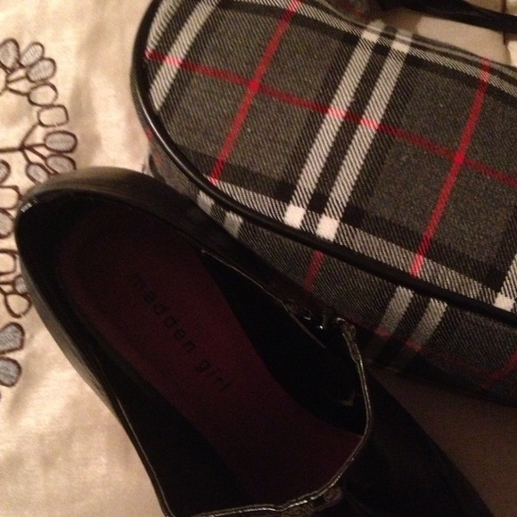 🚫🚫SOLD🚫🚫@rainy14 Madden Girl Booties & Bag - Picture 3 of 3