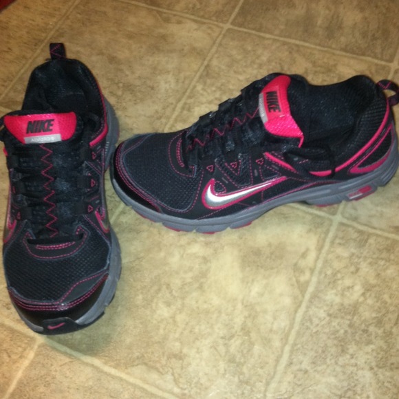 Women's 7.5 Nike air running shoes
