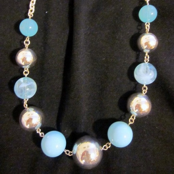 Silver tone and blue necklace - Picture 1 of 1