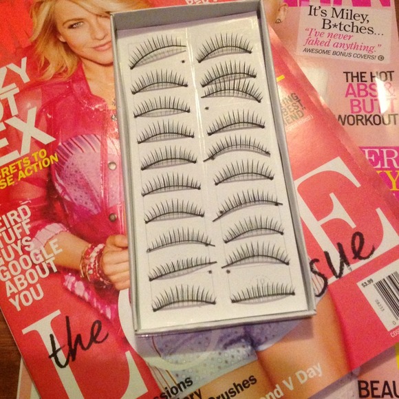 🚫SOLD🚫10 pairs of eyelashes