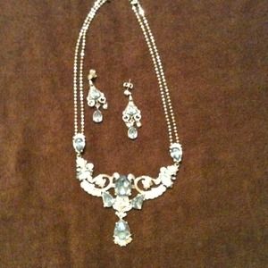 Beautiful necklace & earring set