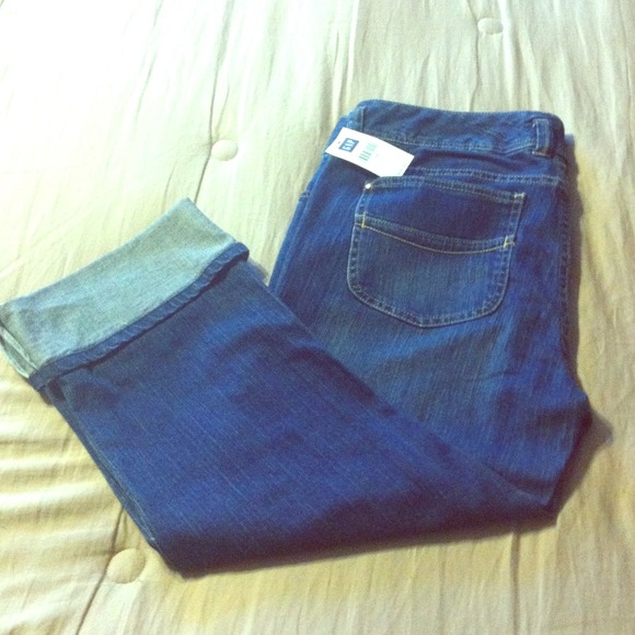 Brand new cropped jeans! ⚡Reduced🌟HOLD@soulkiss🌟