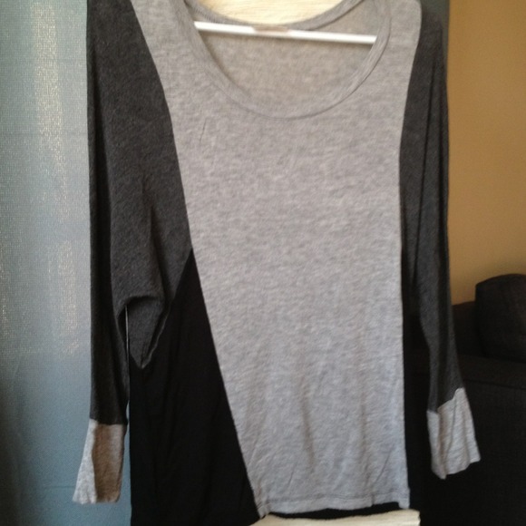 Grey & black sweater top!