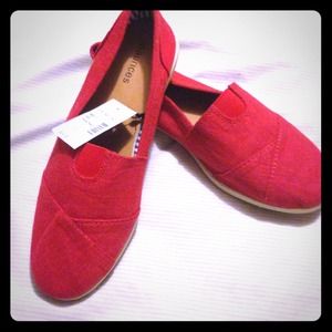 ***Bundle*****Brand new maurices "TOMS"