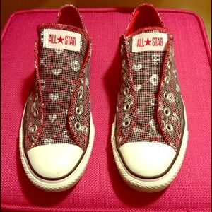 Limited Edition Rare Hearts n Skulls Chucks