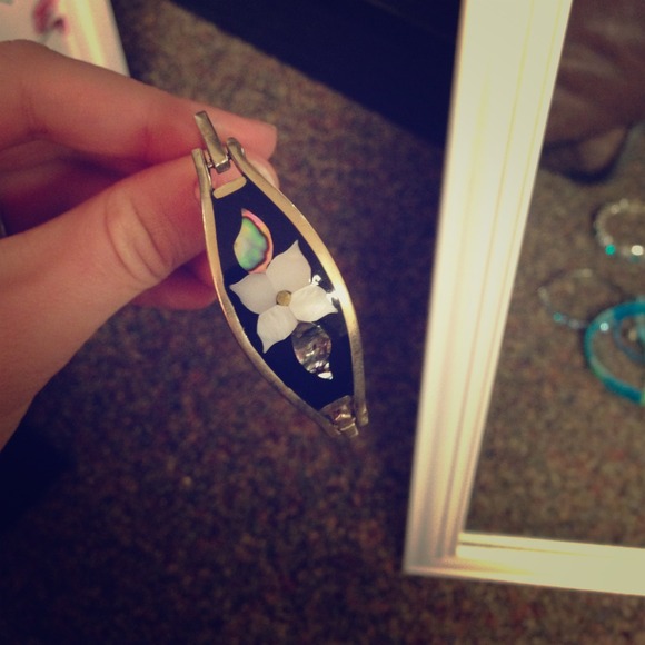 Antique flower bracelet (SO BEAUTIFUL) - Picture 1 of 3