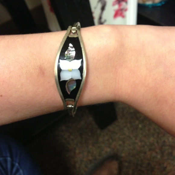 Antique flower bracelet (SO BEAUTIFUL) - Picture 3 of 3