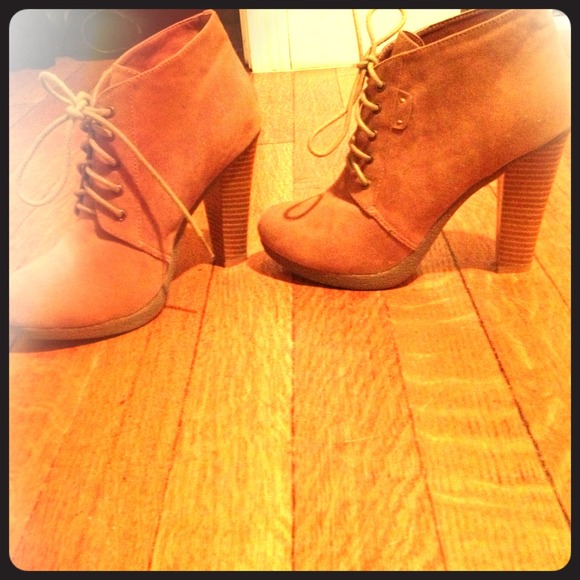 tie up tan suede booties