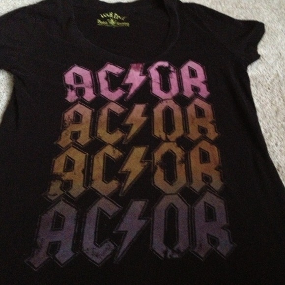 Black v neck top!